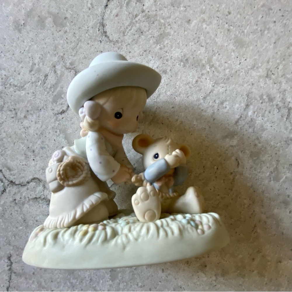 Enesco / Precious Moments:
I Can’t Bear to Let You Go - Picture 1 of 3